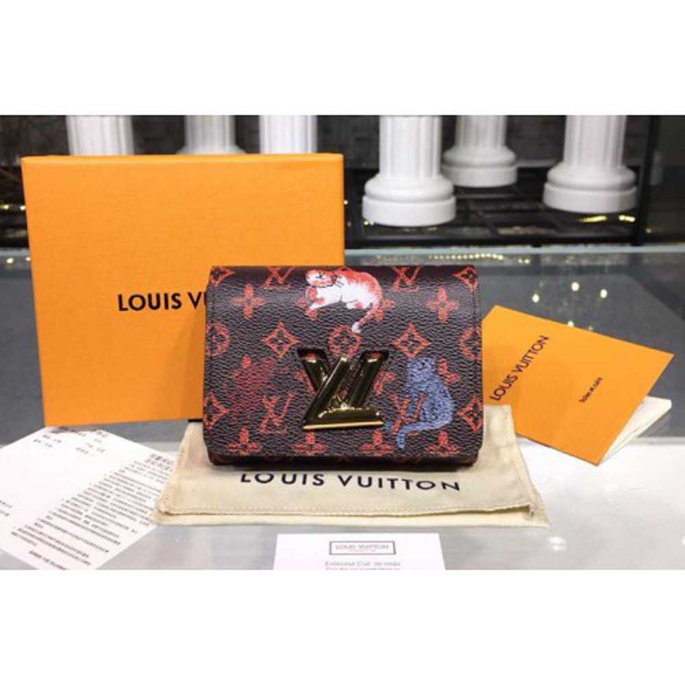 Louis Vuitton Replica M63889 LV Replica Transformed historic Monogram canvas Twist Compact Wallet Red